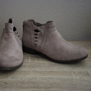 Torrid Taupe Booties Size 9 WW